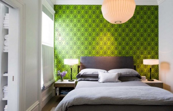 Изысканные зеленые обои для придания уютного шарма интерьеру спальни (43 фото)
